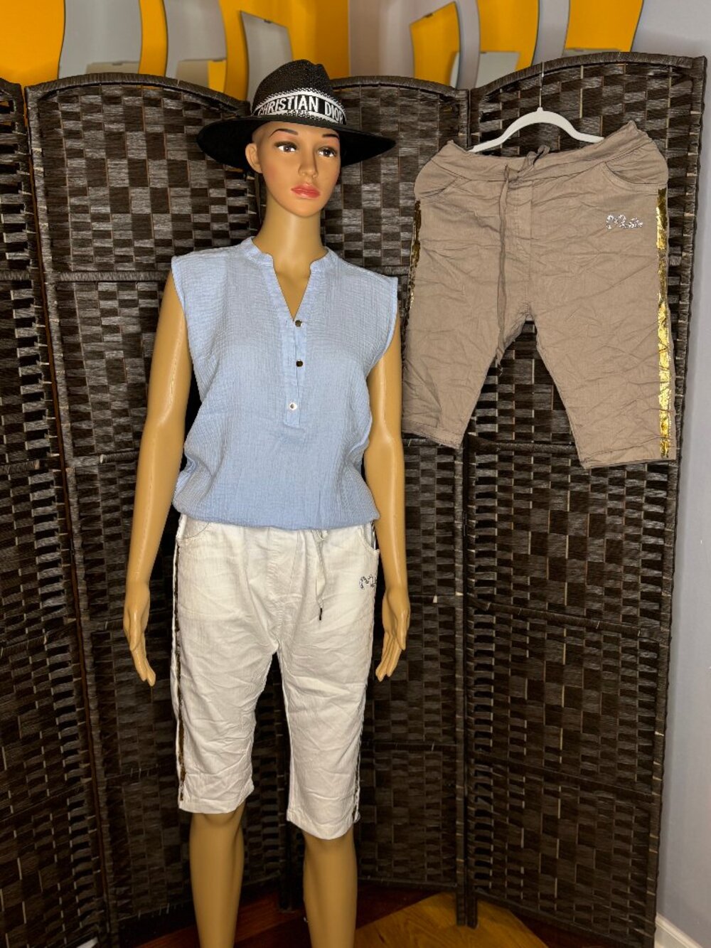 WOMEN STRETCH SHORT - SIZE M/XL